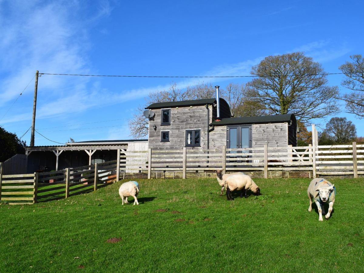 Shepherds Cabin At Titterstone Farden Exterior photo